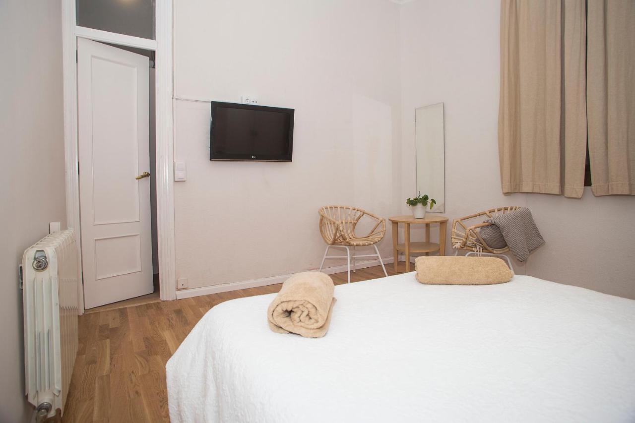 Mai&Maud Ronda Apartment Barcelona Bagian luar foto