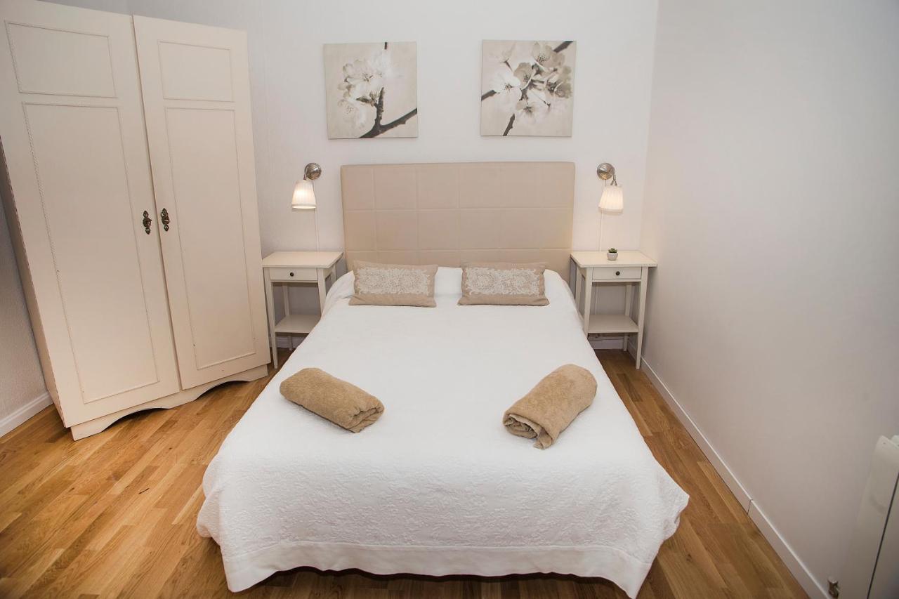 Mai&Maud Ronda Apartment Barcelona Bagian luar foto