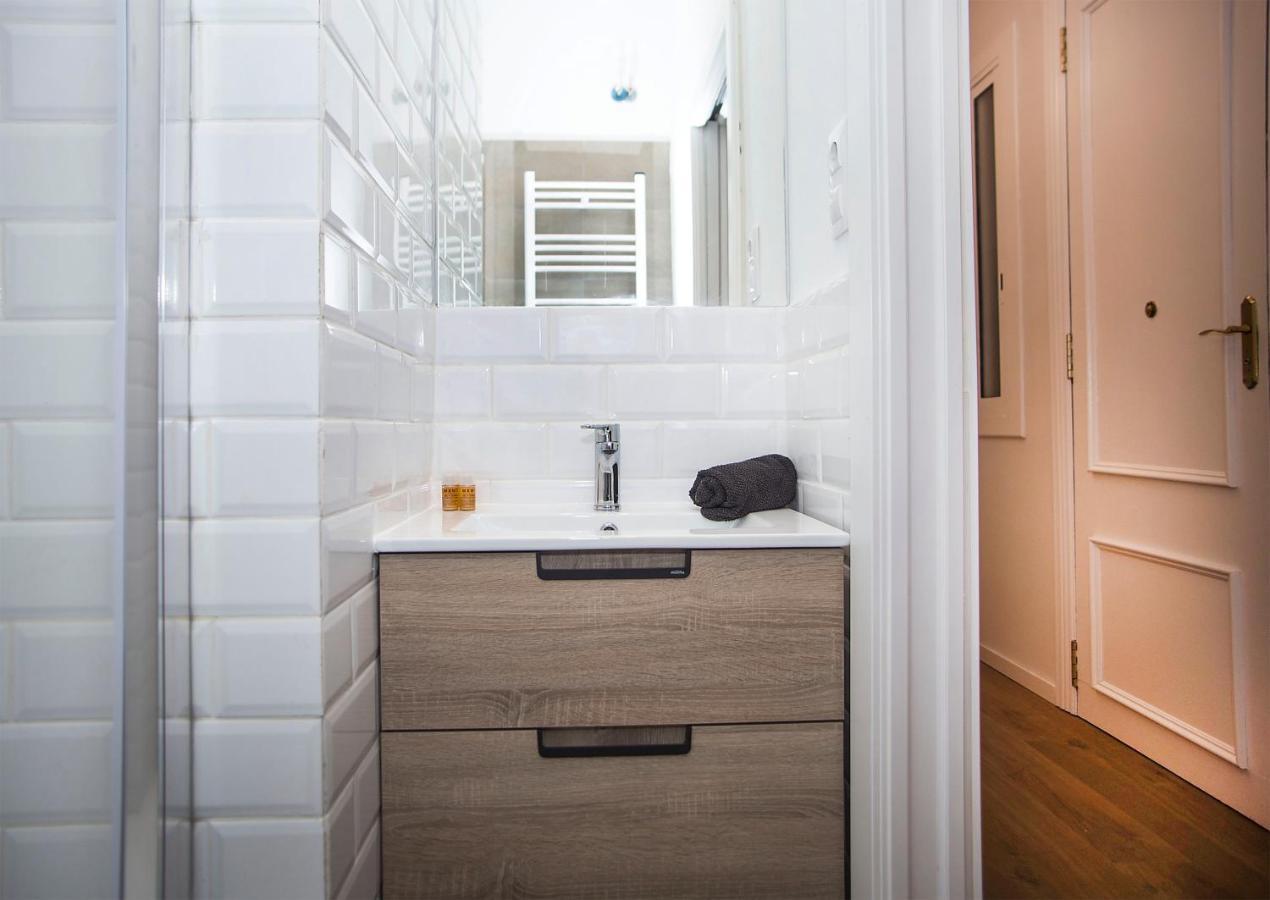 Mai&Maud Ronda Apartment Barcelona Bagian luar foto